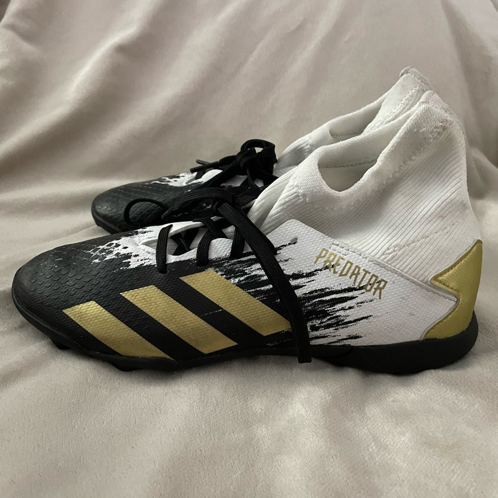 Predator Adidas black, white and gold, used once, great condition